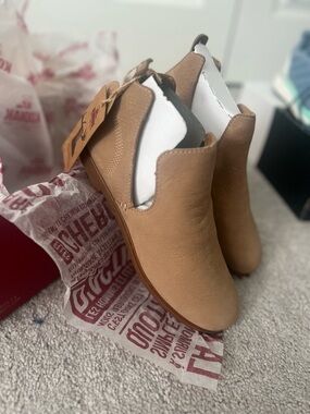 Kodiak Tan Chelsea Slip-On Ankle Booties
